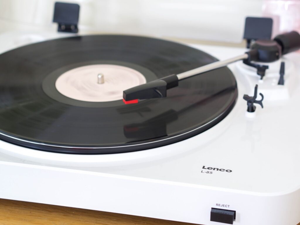 lenco L-85 modern turntable lenco L-85 modern turntable