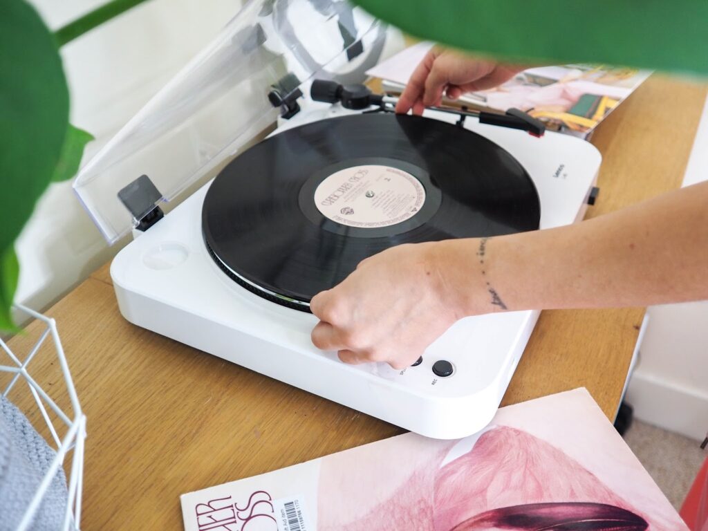 lenco L-85 modern turntable lenco L-85 modern turntable