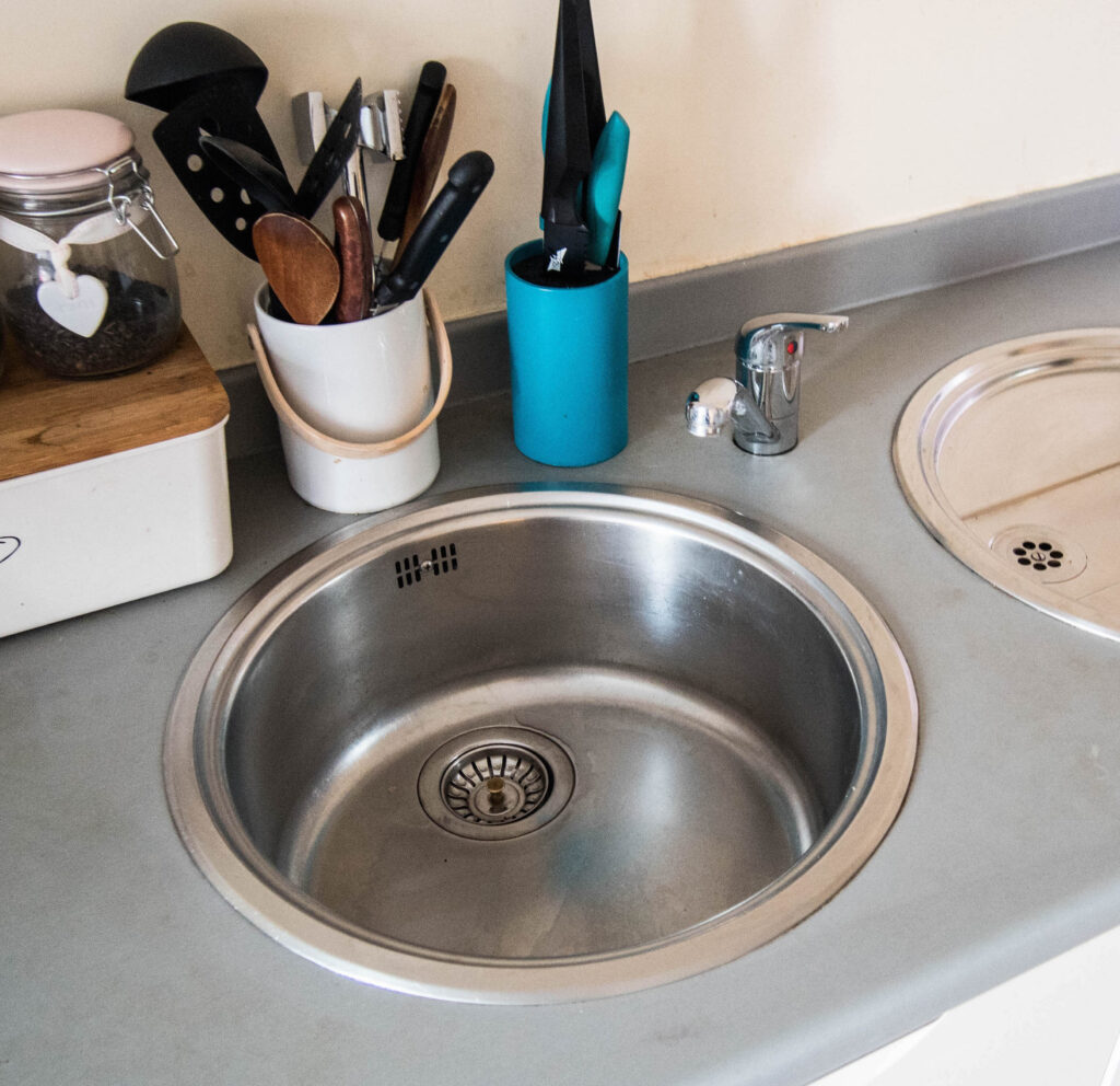 clean sink and tap home hacks